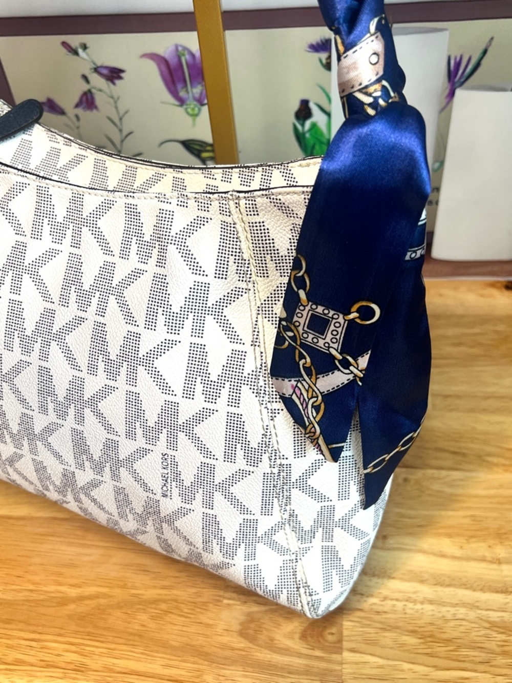 Michael Kors Crossbody Purse Bag Messenger White Navy Signature Logo - Picture 4 of 12